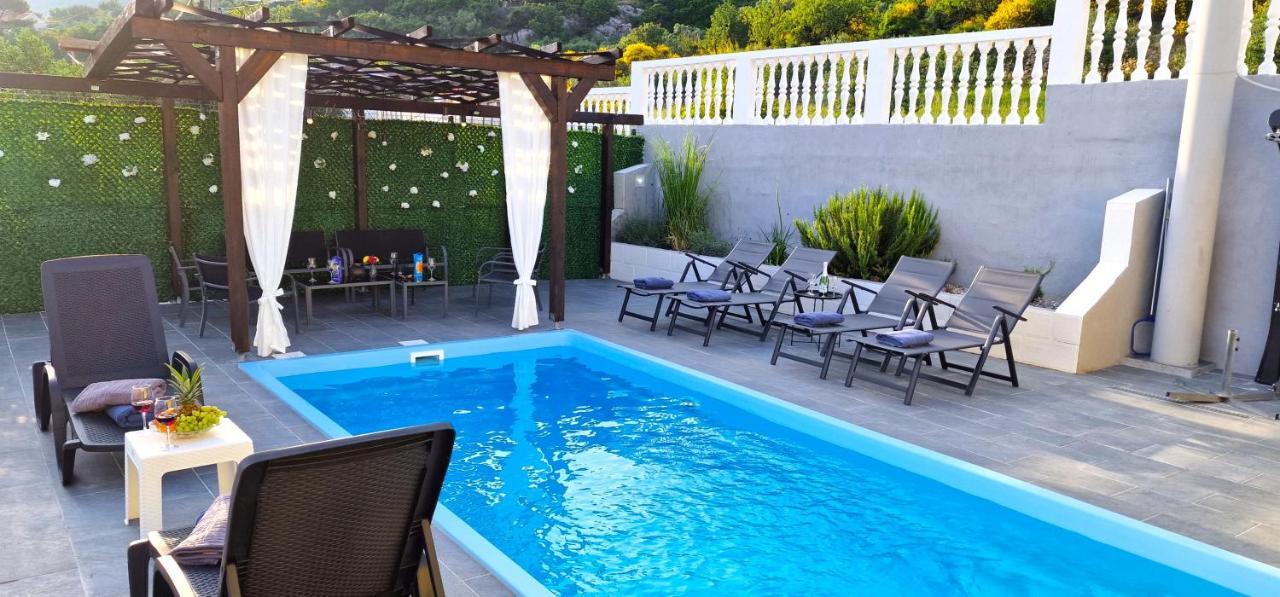 Sunny Holiday House With Pool Kaštela المظهر الخارجي الصورة