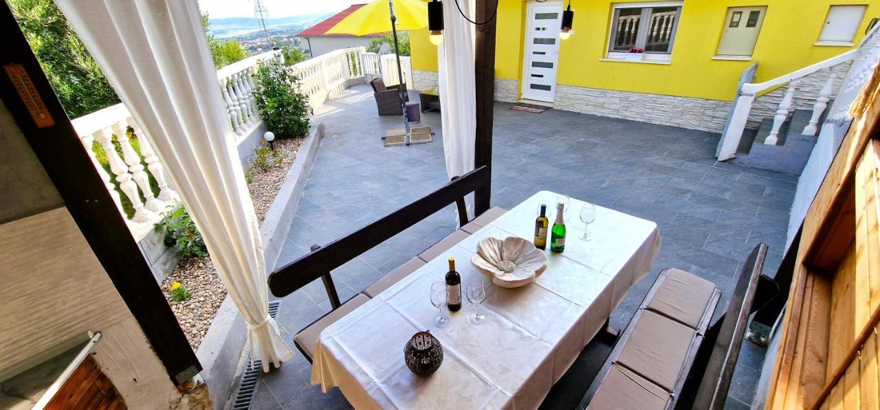 Sunny Holiday House With Pool Kaštela المظهر الخارجي الصورة