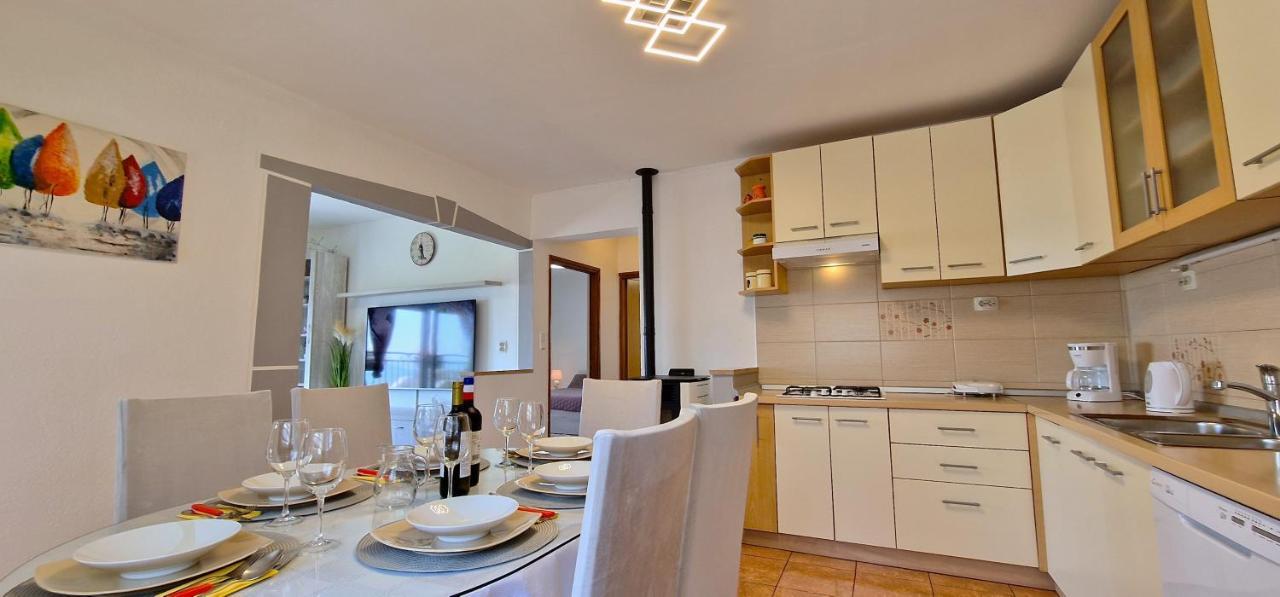 Sunny Holiday House With Pool Kaštela المظهر الخارجي الصورة