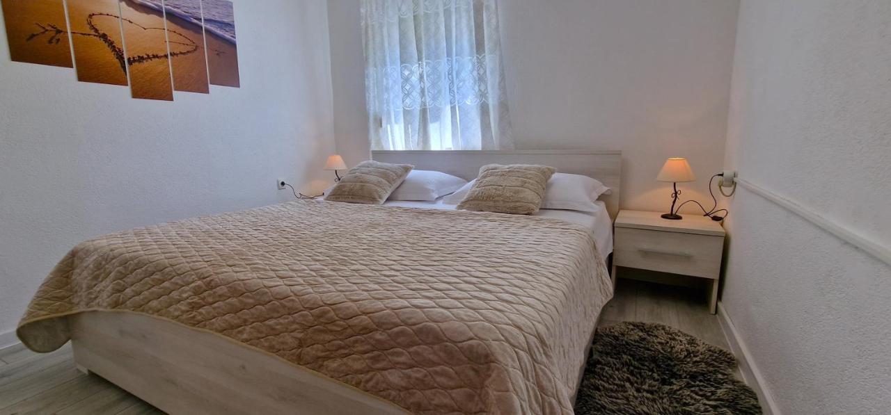 Sunny Holiday House With Pool Kaštela المظهر الخارجي الصورة